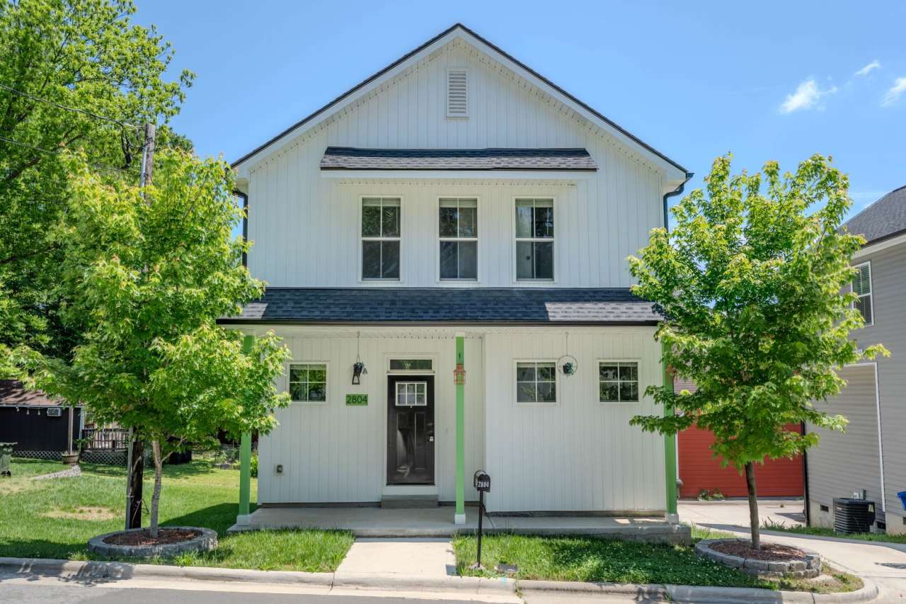 3 Bed 2.5 Bath Modern Retreat - Available NOW!