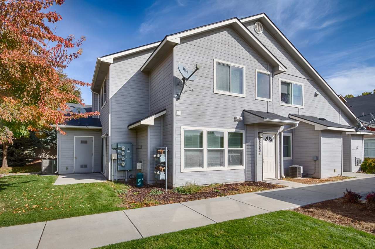 Beautiful condo in a great Boise location with a community pool and playground