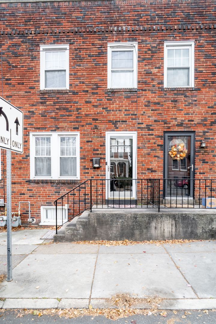 Fully Furnished Downtown Carlisle Townhouse with Fenced Yard and Off Street Parking