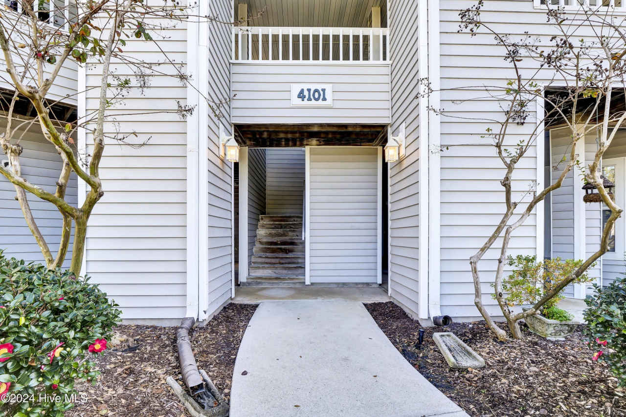 4101 Breezewood Drive unit: Apt 101