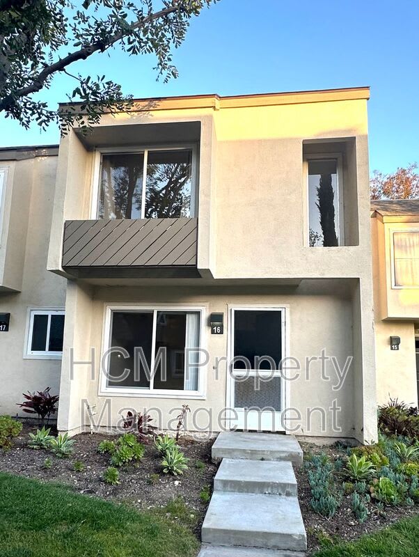 307 N Singingwood St