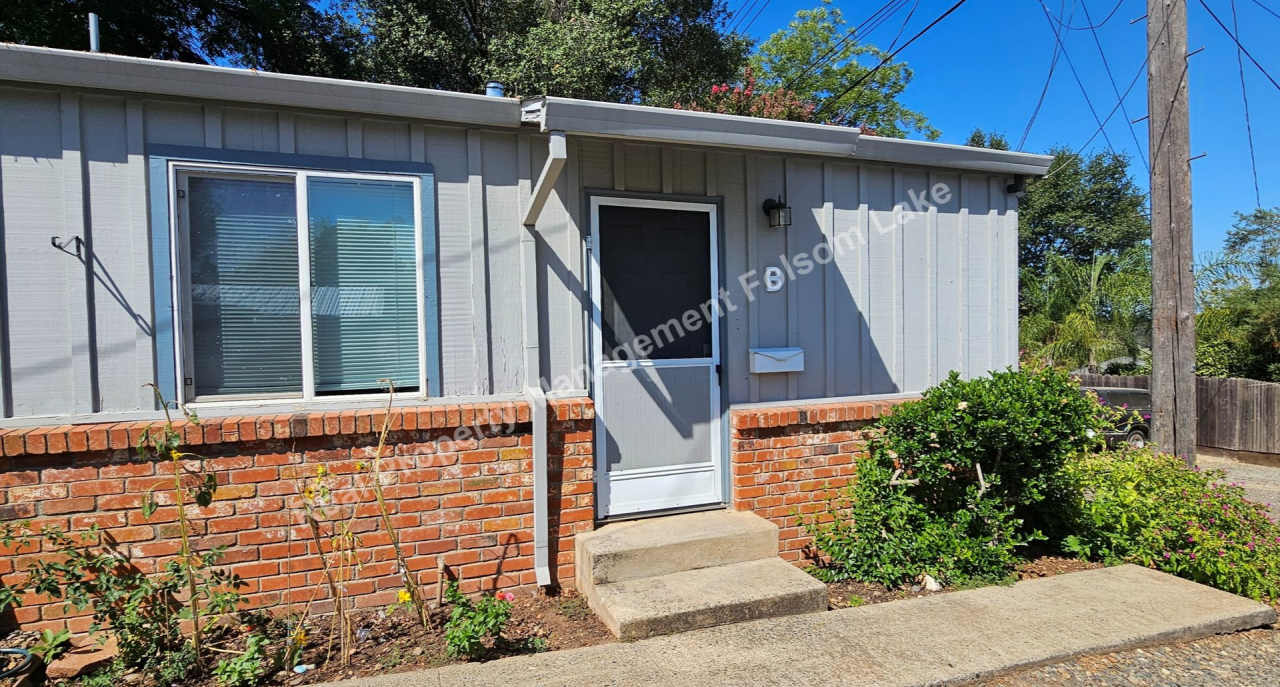 Cozy 1 Bedroom Duplex in Historic Folsom