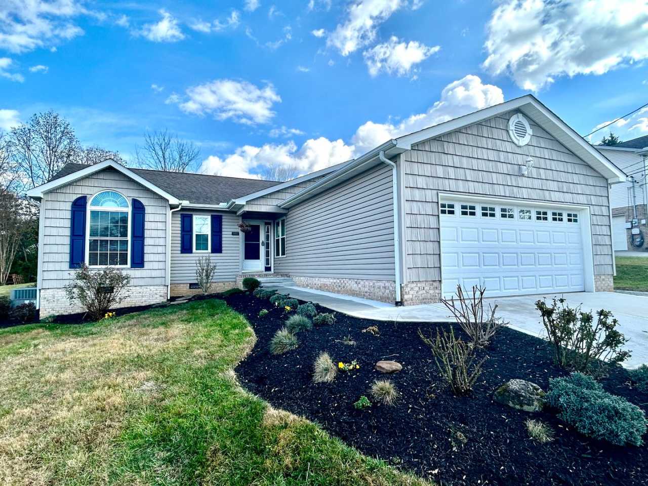 Beautiful 3 bedroom-plus bonus room-2 bath for rent!