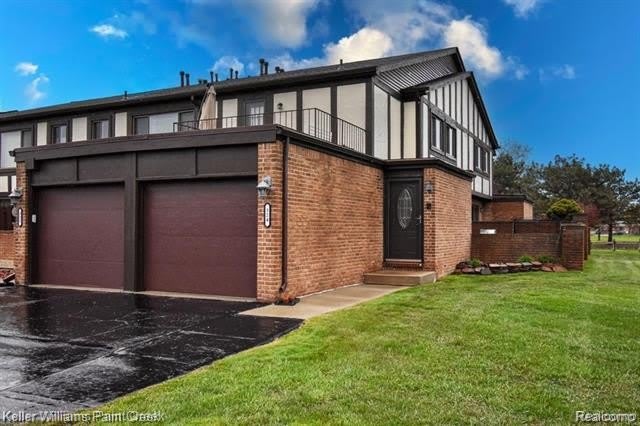 324 COUNTRY CLUB Drive