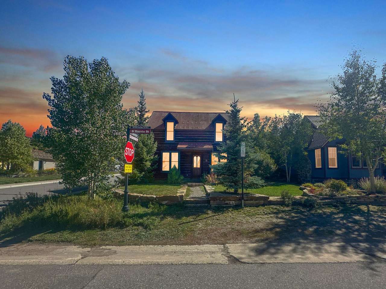 Spend the Holidays in Historic Breckenridge, Walk to Gondola, Walk to Main Street! Bring your dog!