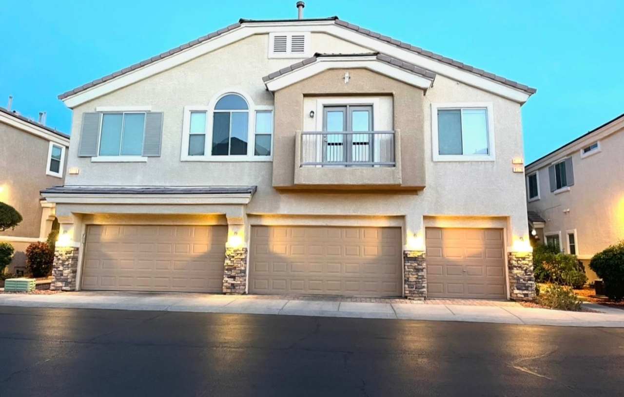 Great Two Bedroom 2 Bath Townhome with 1 Car Garage - Henderson