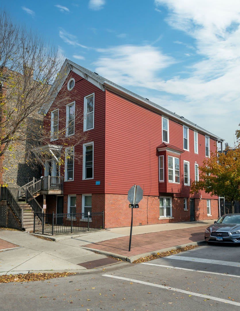 2437 N Seminary Avenue