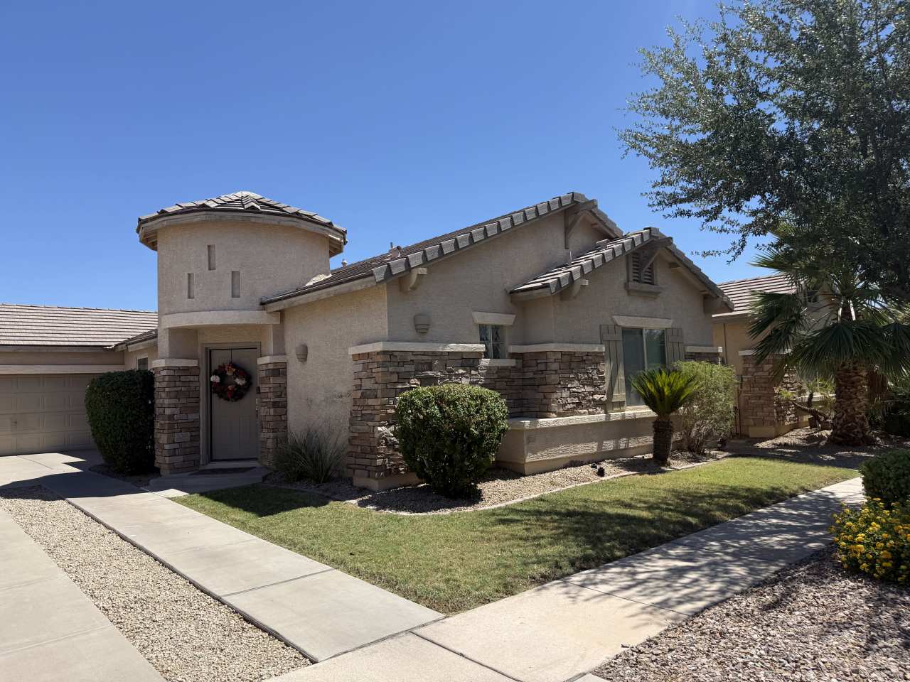 896 East Cherry Hills Drive