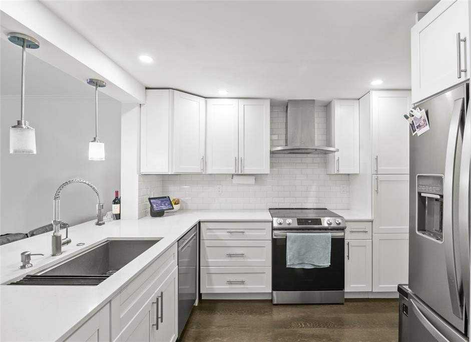 2310 S CYPRESS BEND DR