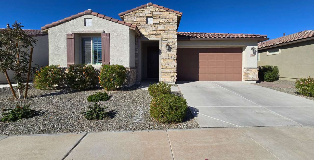 Pristine home in amenity rich Estrella Mountain Ranch!