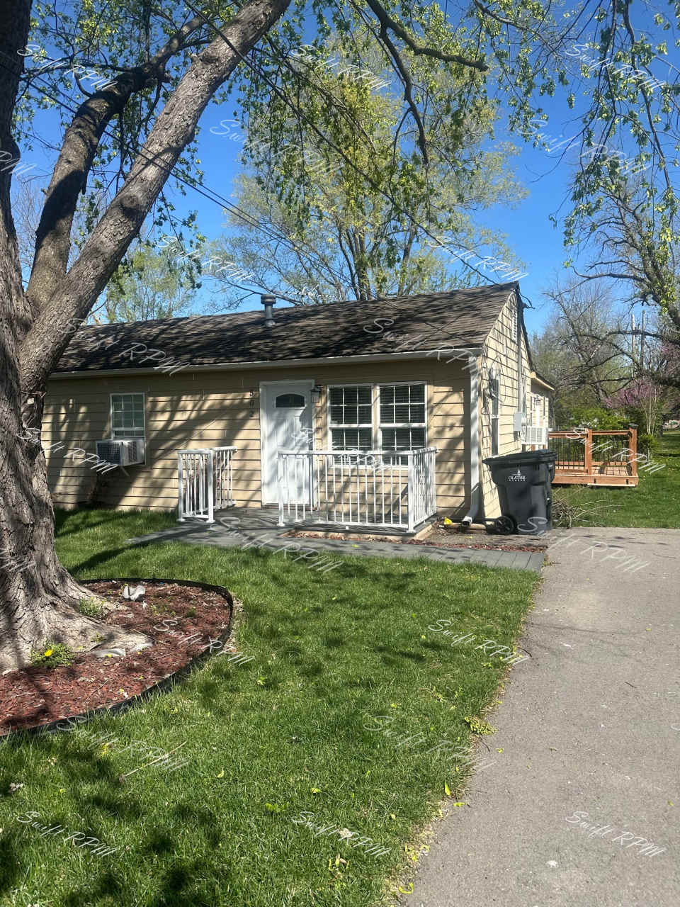 502 East Johnston Street