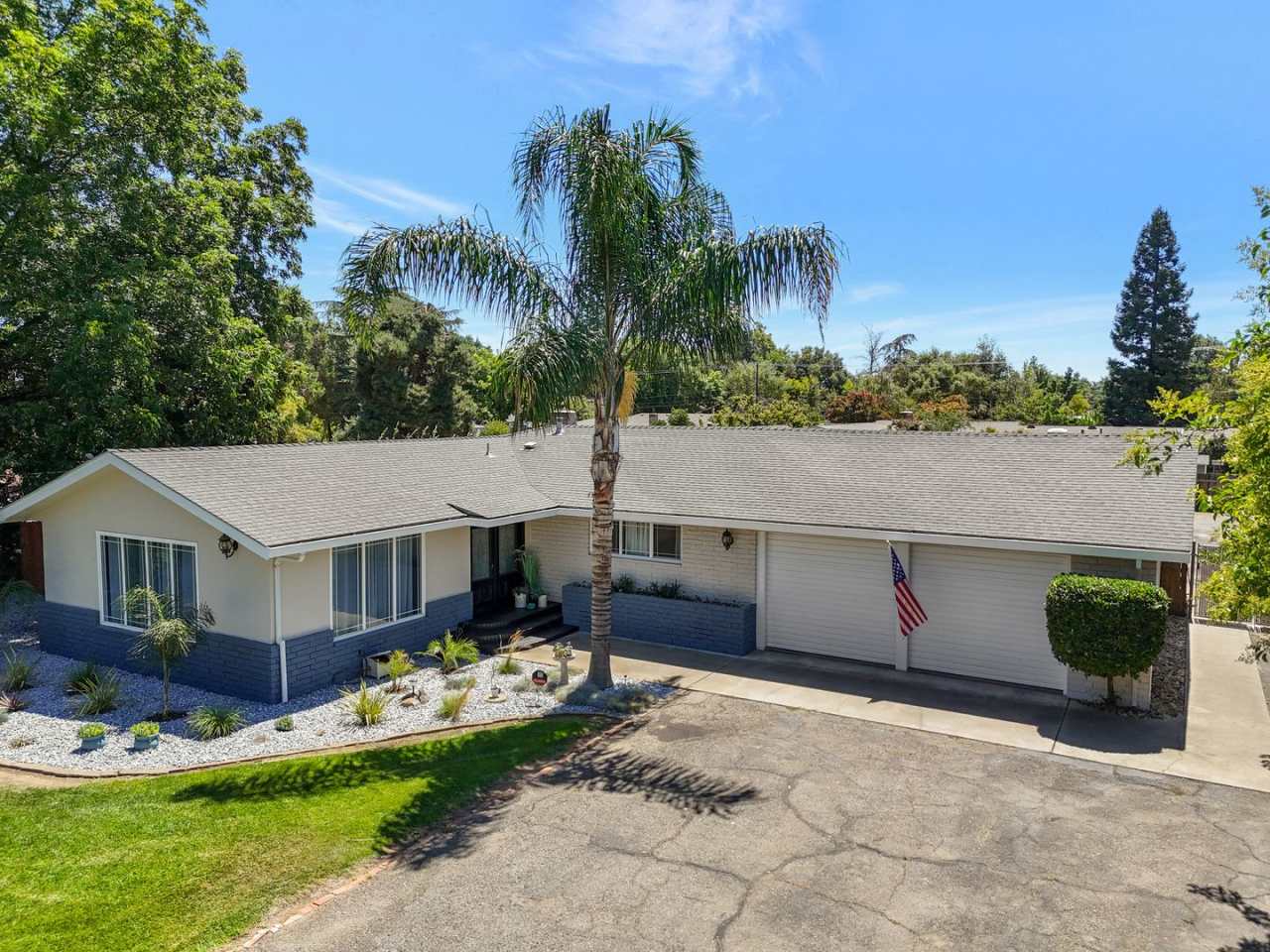 Modern Country Retreat on Half Acre in Gridley 3+ Bedrooms
