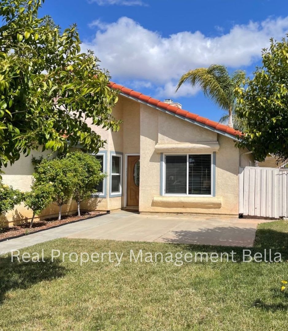 Charming Corner-Lot Home on a Peaceful Cul-de-Sac!