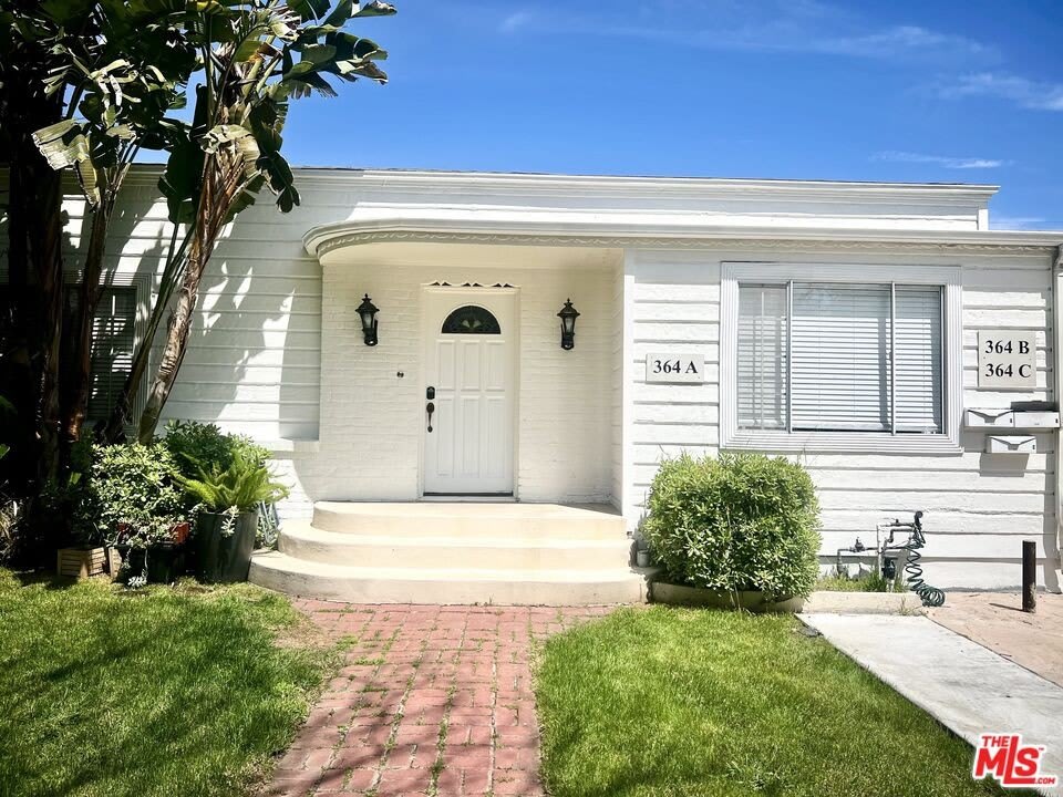 364 N San Vicente Blvd unit: B