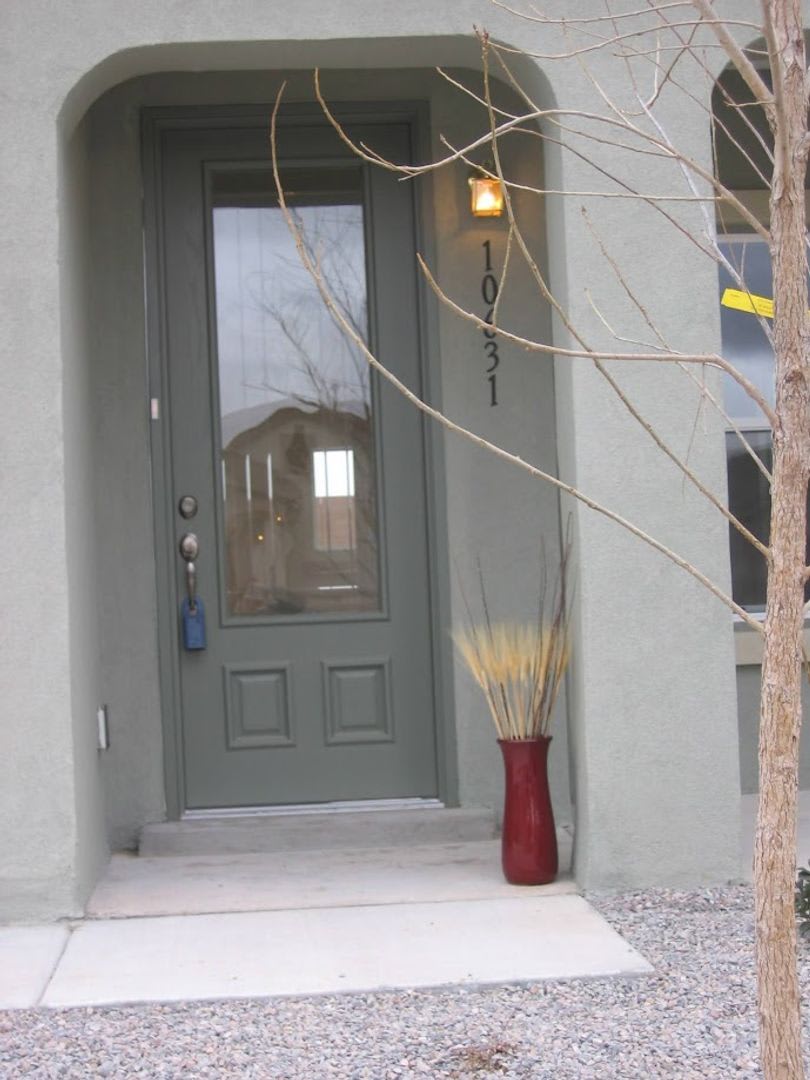 Beautiful Home in Gated Community w/pool