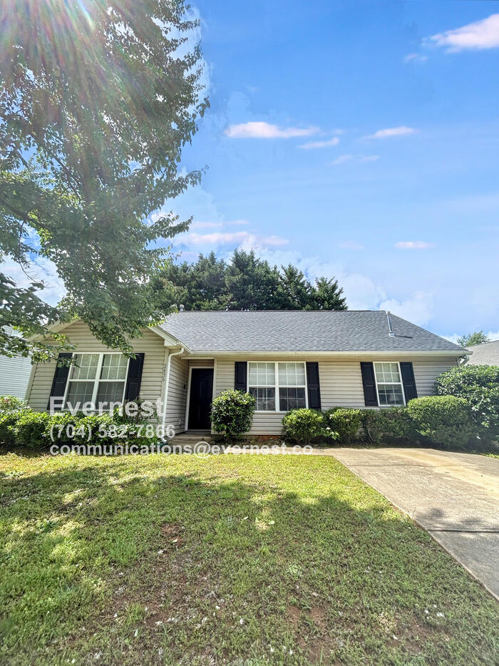 2436 Fairstone Avenue