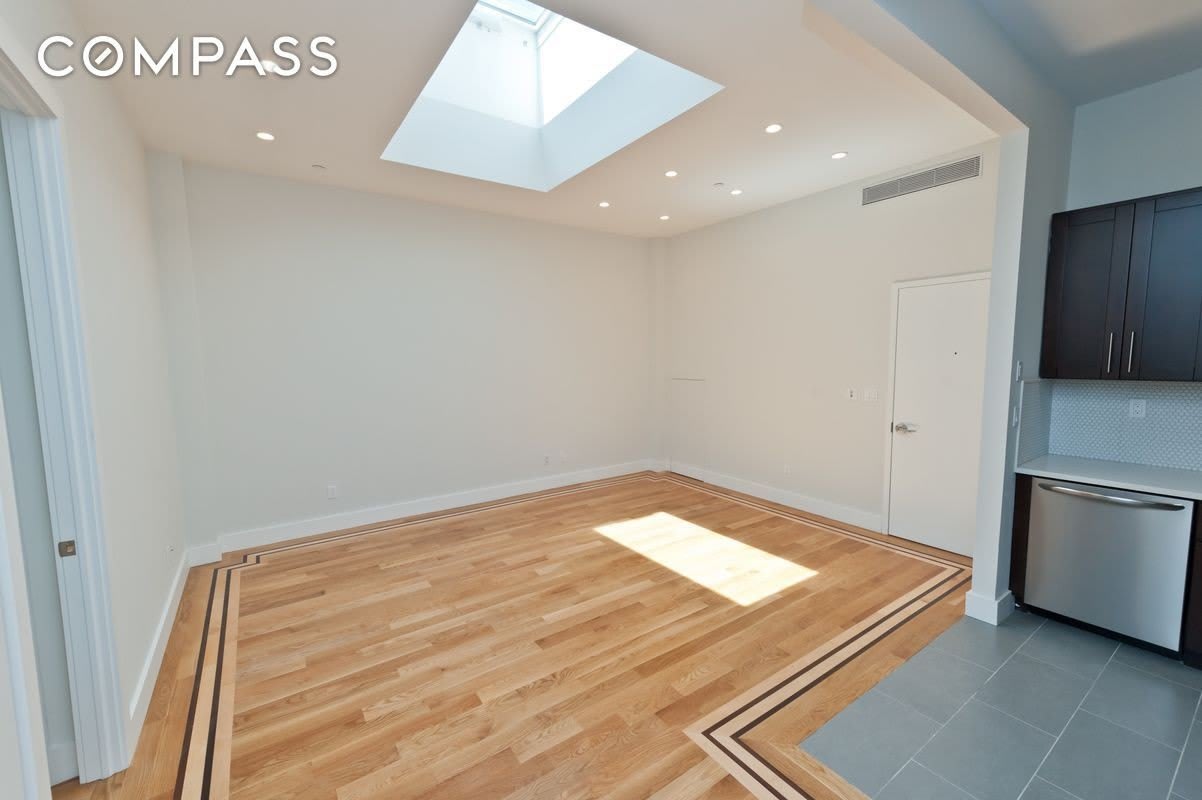 12-21 Astoria Boulevard