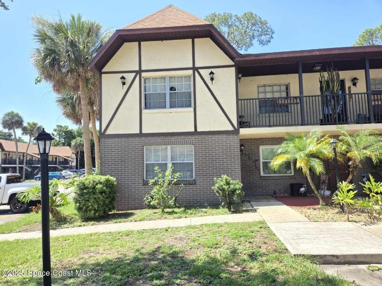 3100 Sir Hamilton Circle