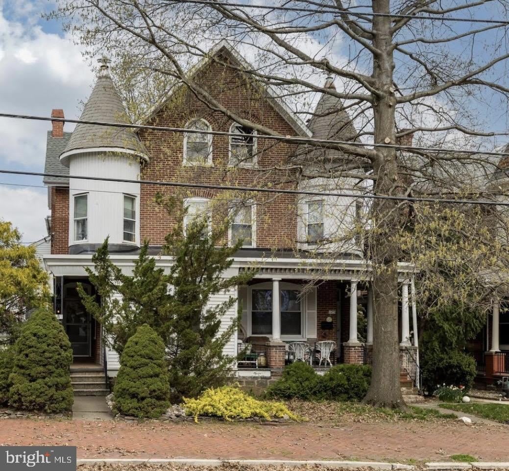 123 N READING Avenue