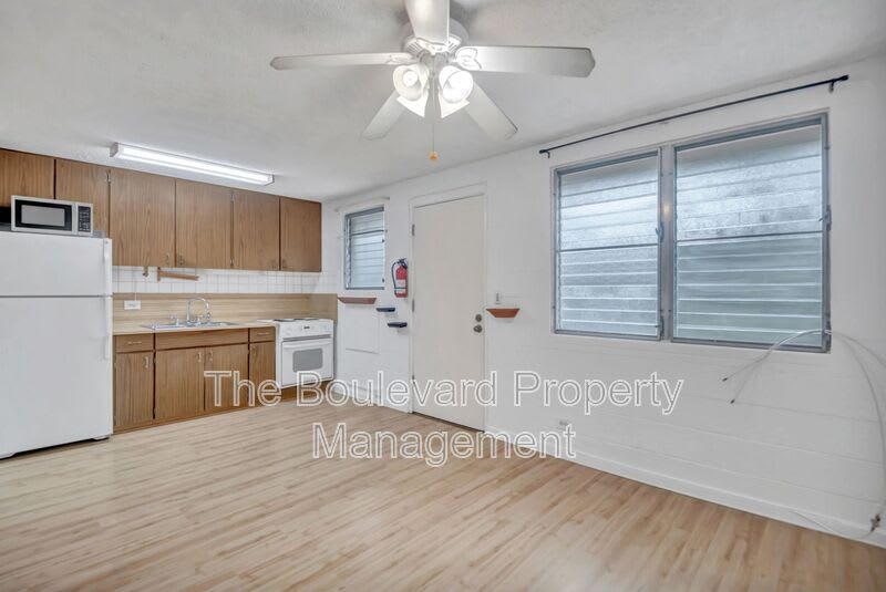 1430 Lusitana Street