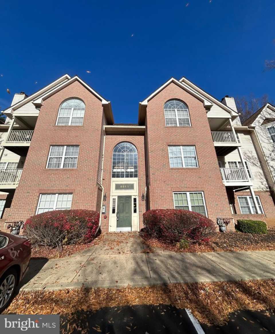 9811 LAKE POINTE Court unit: 104