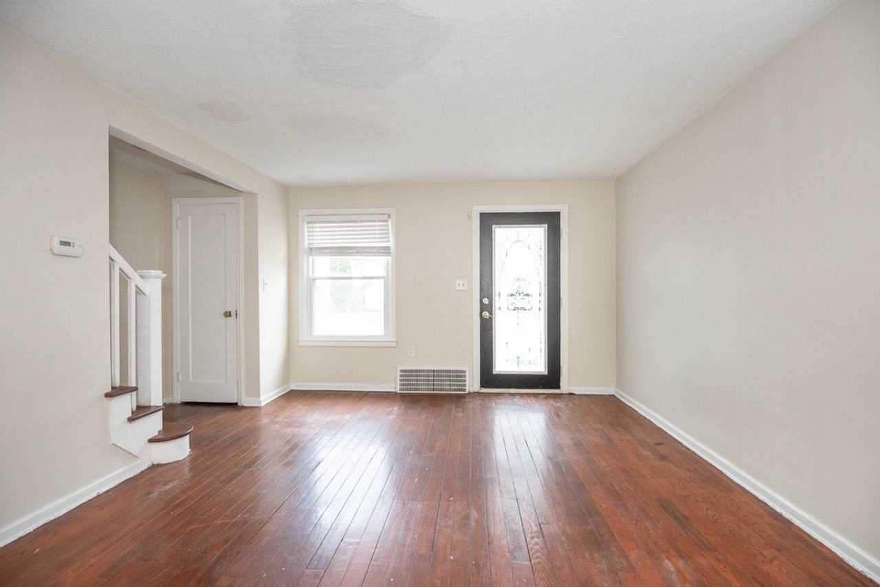 2 BED 1 BATH BEAUTIFUL SINGLE FAMILY HOME