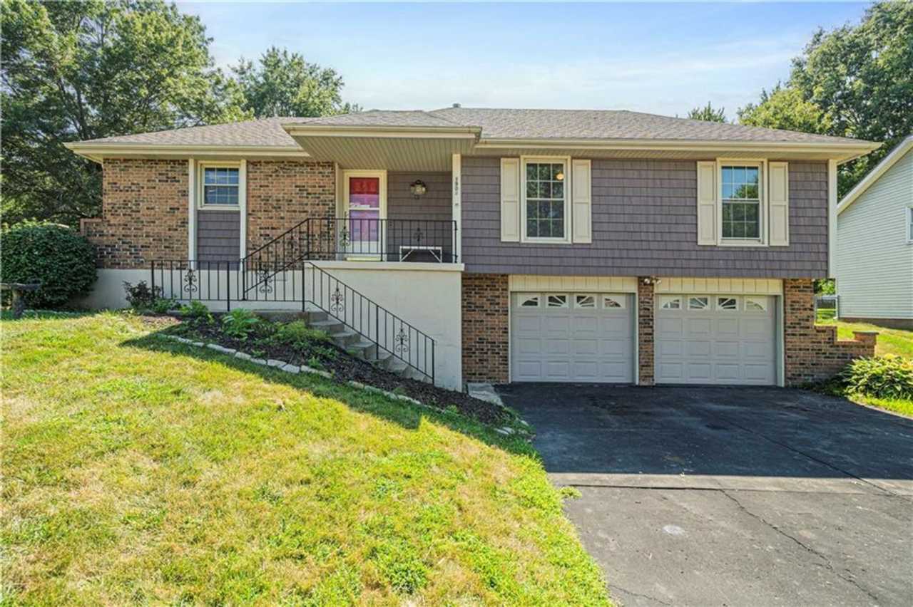 Coming soon! Newly Renovated SF in Liberty