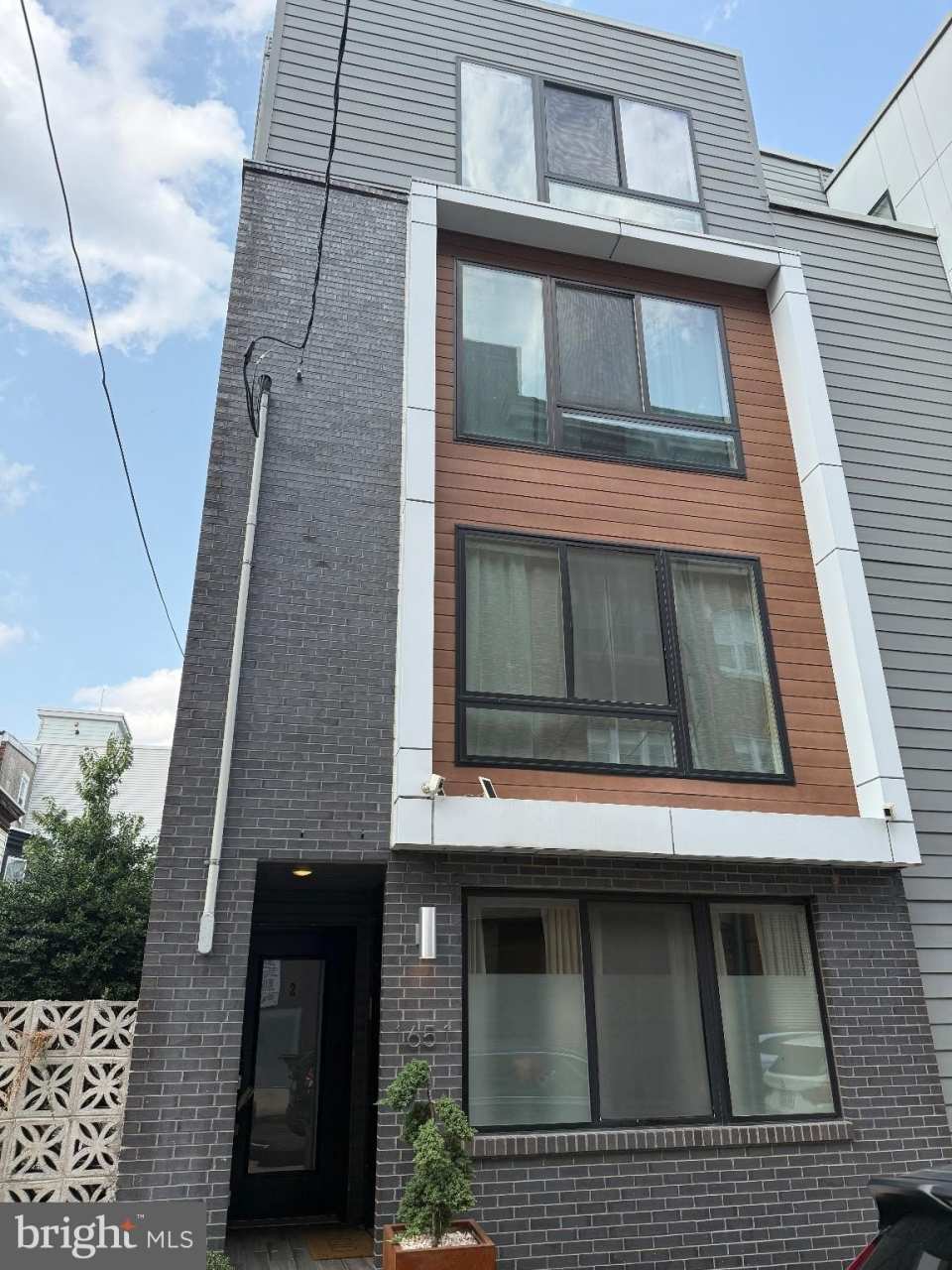 1651 E EYRE Street unit: 2