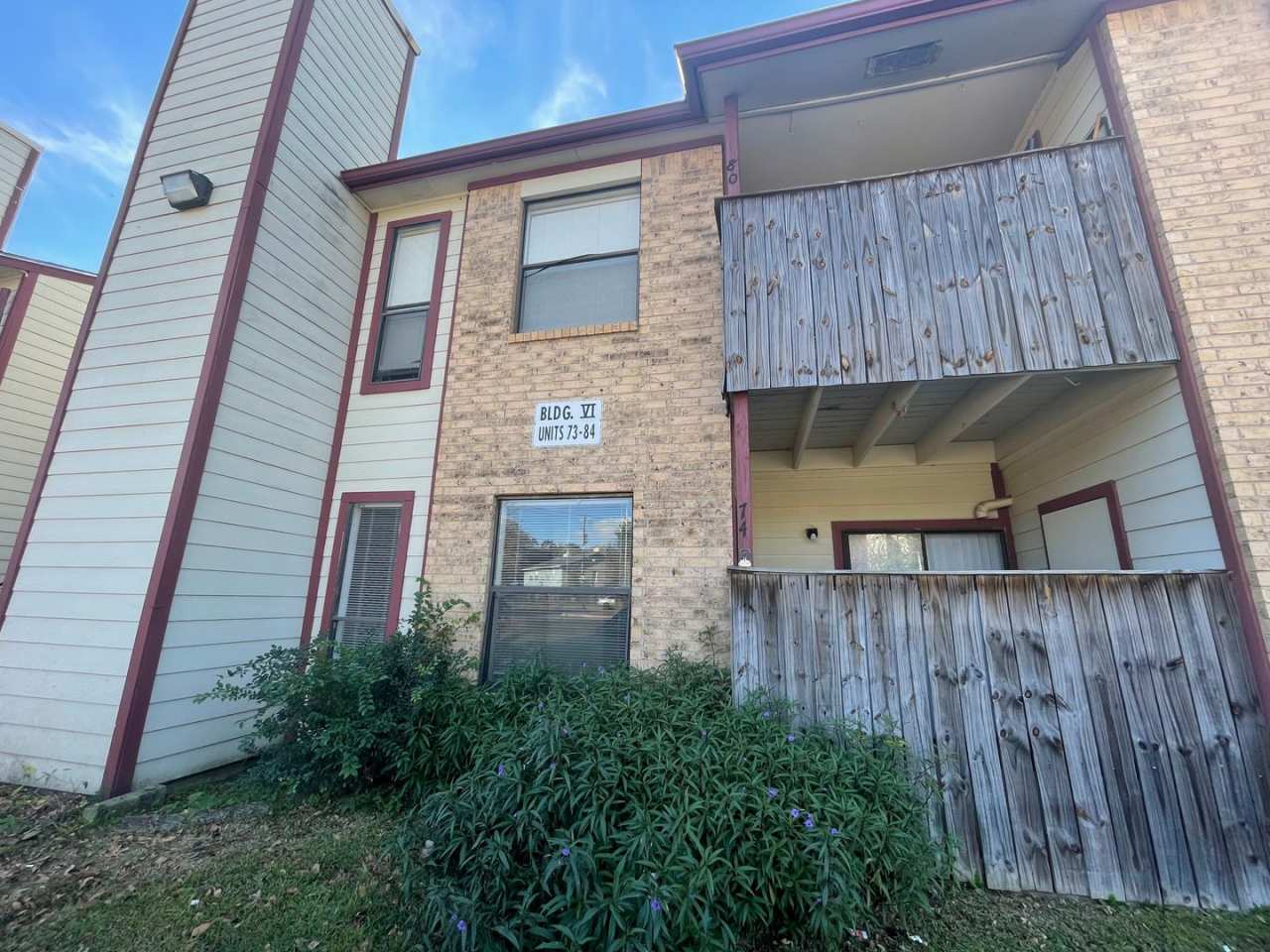 2/2 Condo Centrally Located