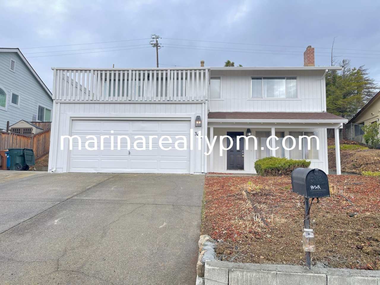 Two-Story Four Bedroom House With Nice Water View