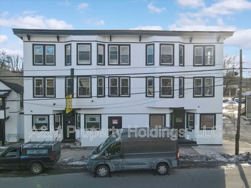 143 N 9TH ST
