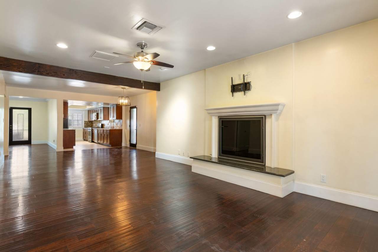 Historic District Charmer!