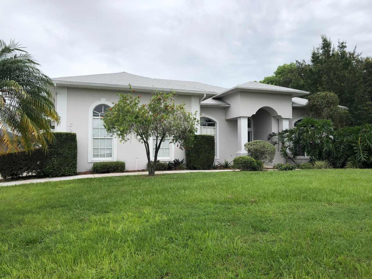 LakeFront Home with Dock in Haines City. Lawncare Included