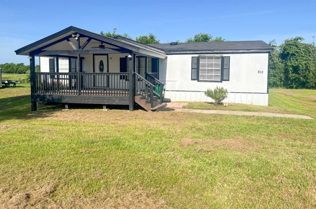 Remodeled 5 Bed | 2 Bath Mobile Home on Half-Acre Lot – For Rent!