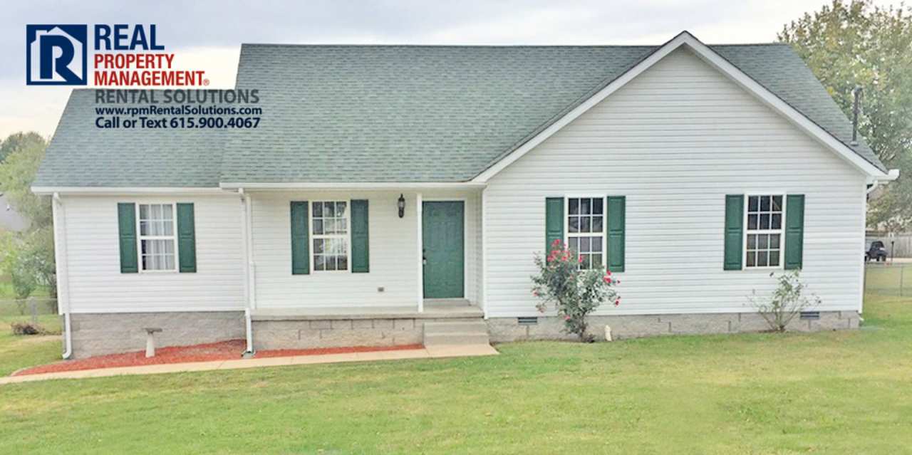 Fantastic 3 BR/2 BA single-story home in the middle of Murfreesboro!