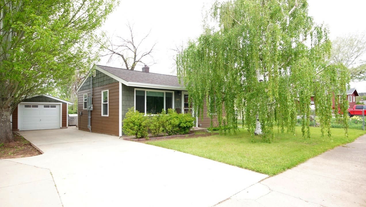 2 BEDROOM | 1 BATH | WEST SIDE HOME | SINGLE CAR GARAGE