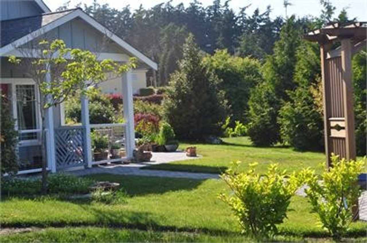 Wonderful Fully Furnished Cairn Cottage in Coupeville on a Cul de Sac