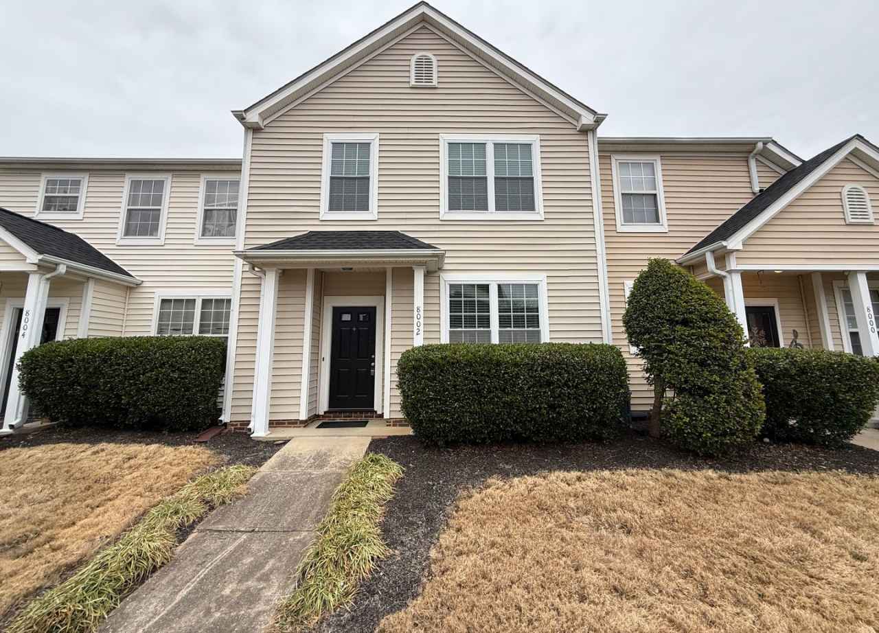 Comfortable 3BD, 2.5BA North Raleigh Townhome with HOA Amenities