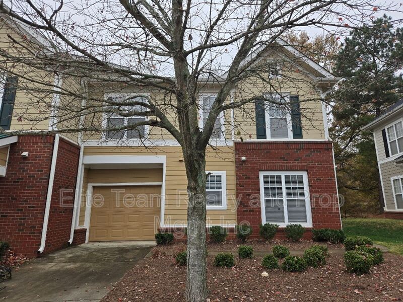 15224 Coventry Court Lane