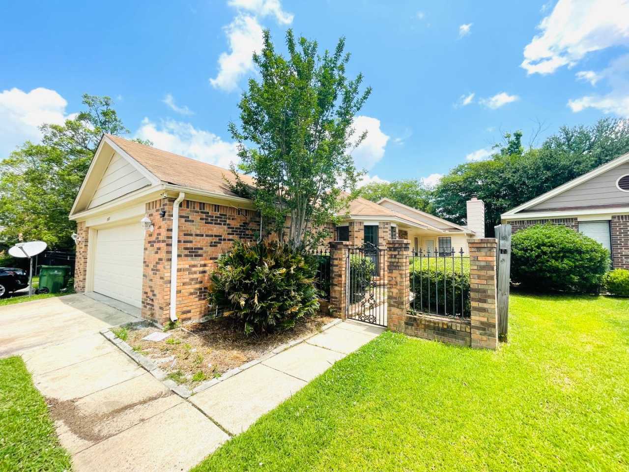 **3 bedroom, 2 bath Located off Carmichael Road ** Call 334-366-9198 to schedule a self-tour