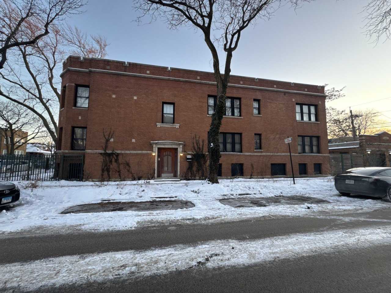 2437 W North Shore Avenue unit: 2
