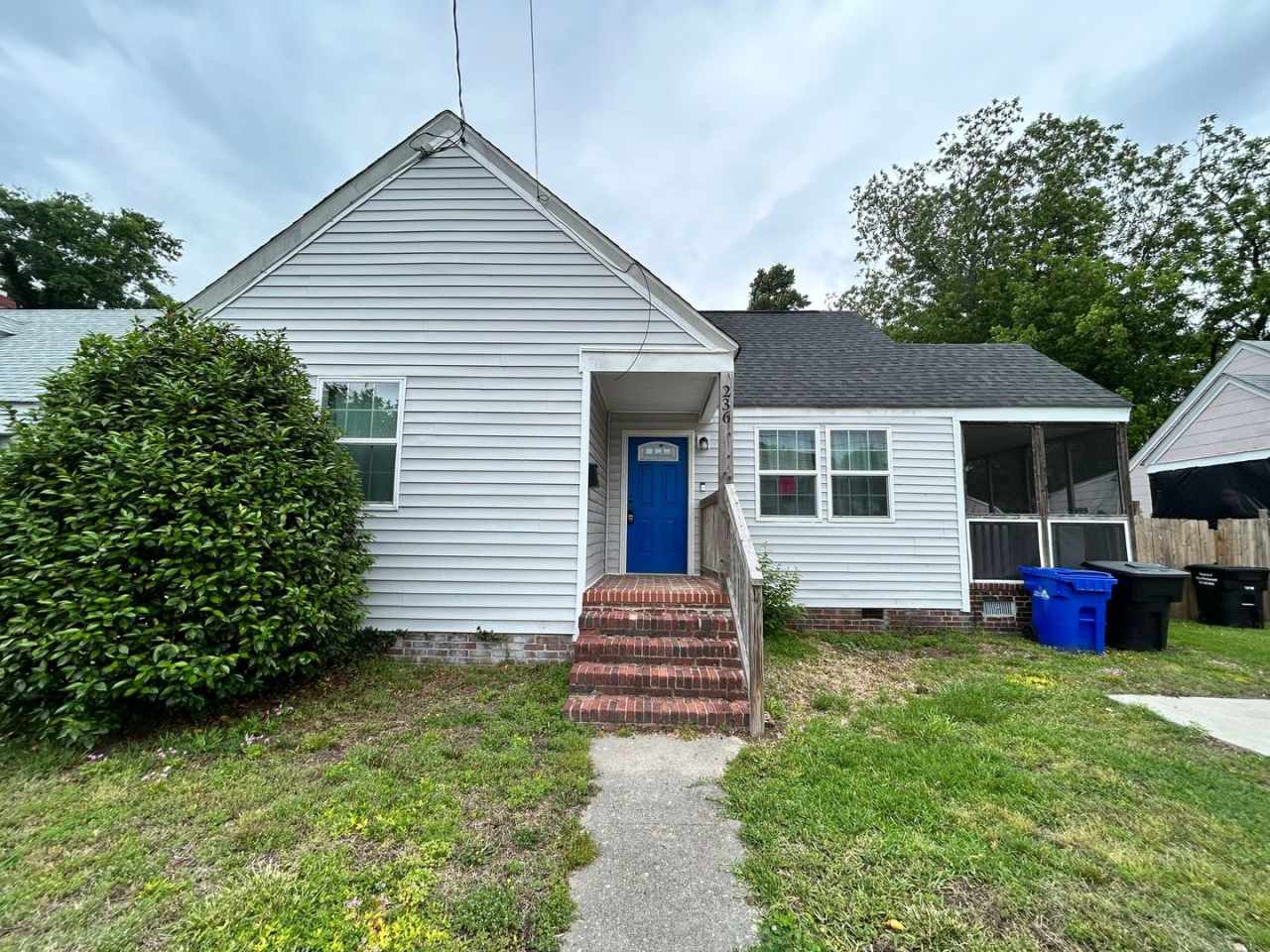 Recently reduced in price!! Welcome to this beautiful home located in the heart of Portsmouth "ASK ABOUT OUR ZERO DEPOSIT"