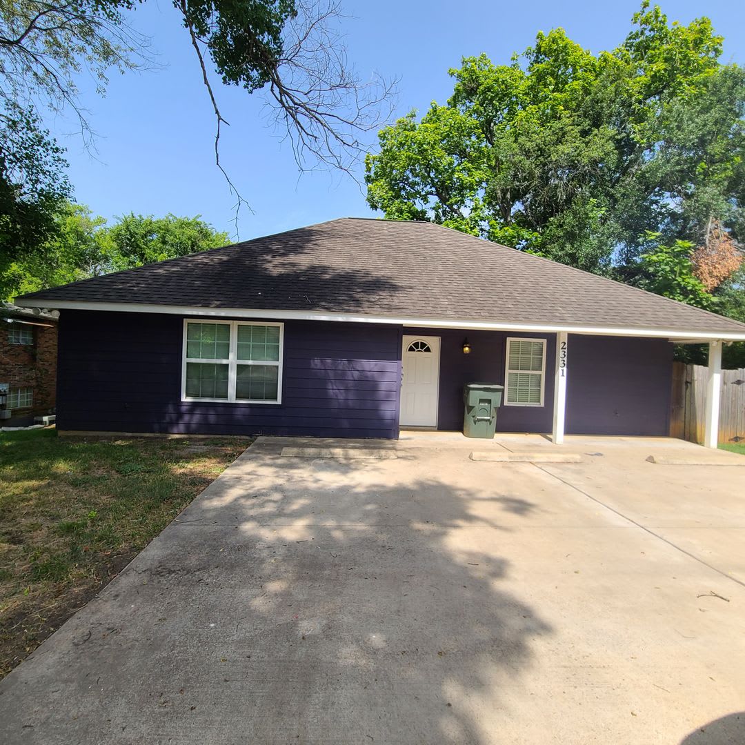 3 bed 3 bath home available for July move in!