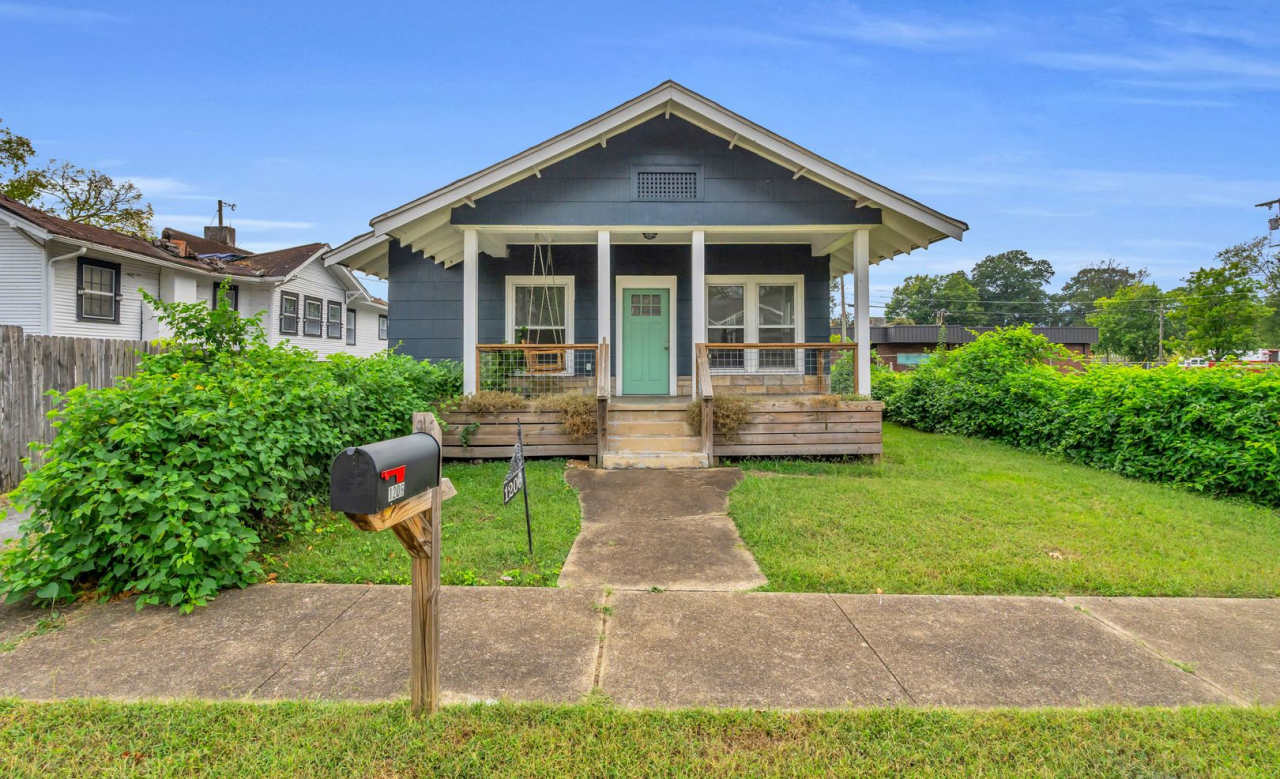 Charming 2 bedroom home!