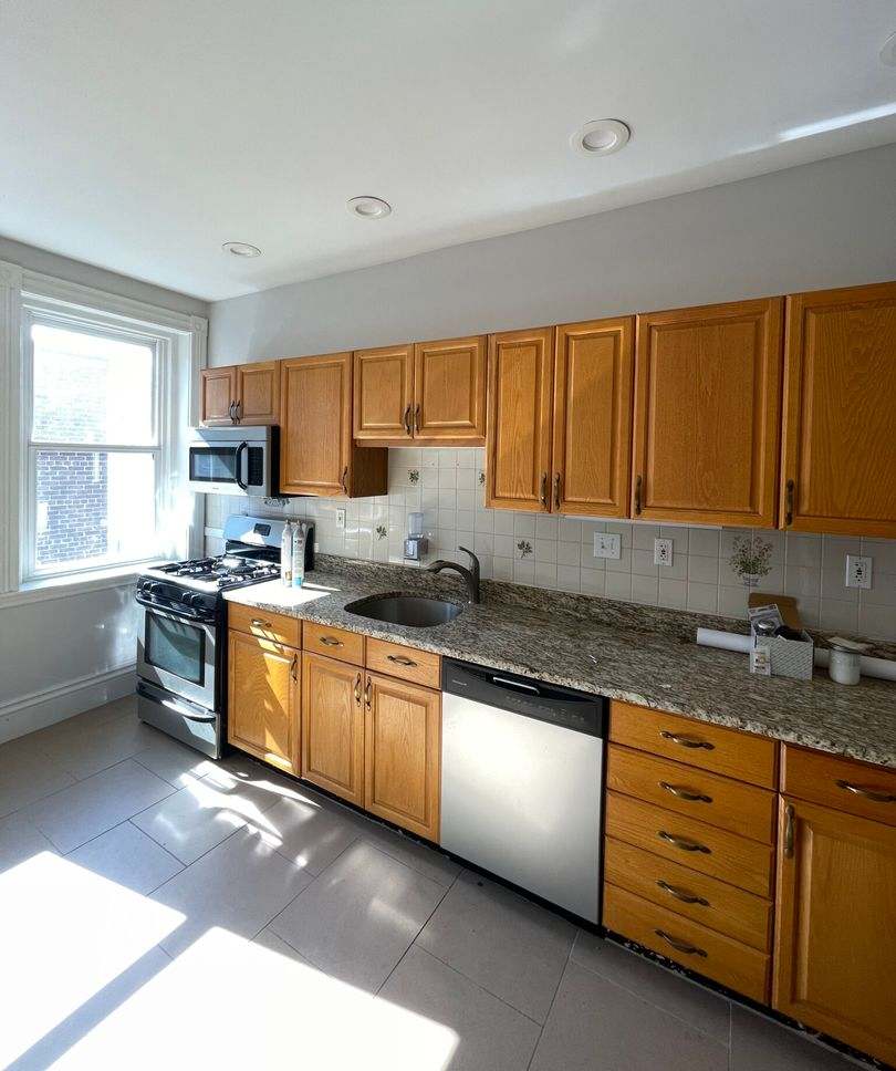 Gigantic 3 bed 2 bath right in Coolidge Corner.