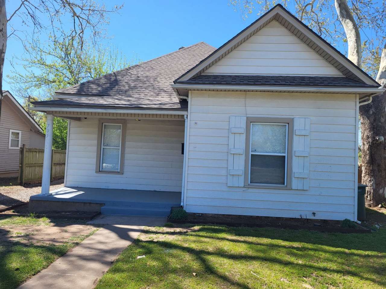 3 bedroom, 1.5 bathroom house located in Edmond, OK with central heat and air