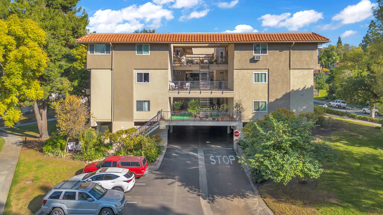 2370 Via Mariposa West - 11B