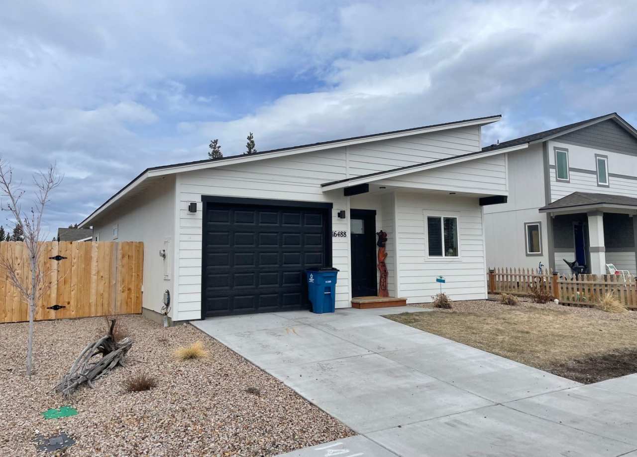 Newer cute bungalow in La Pine OR