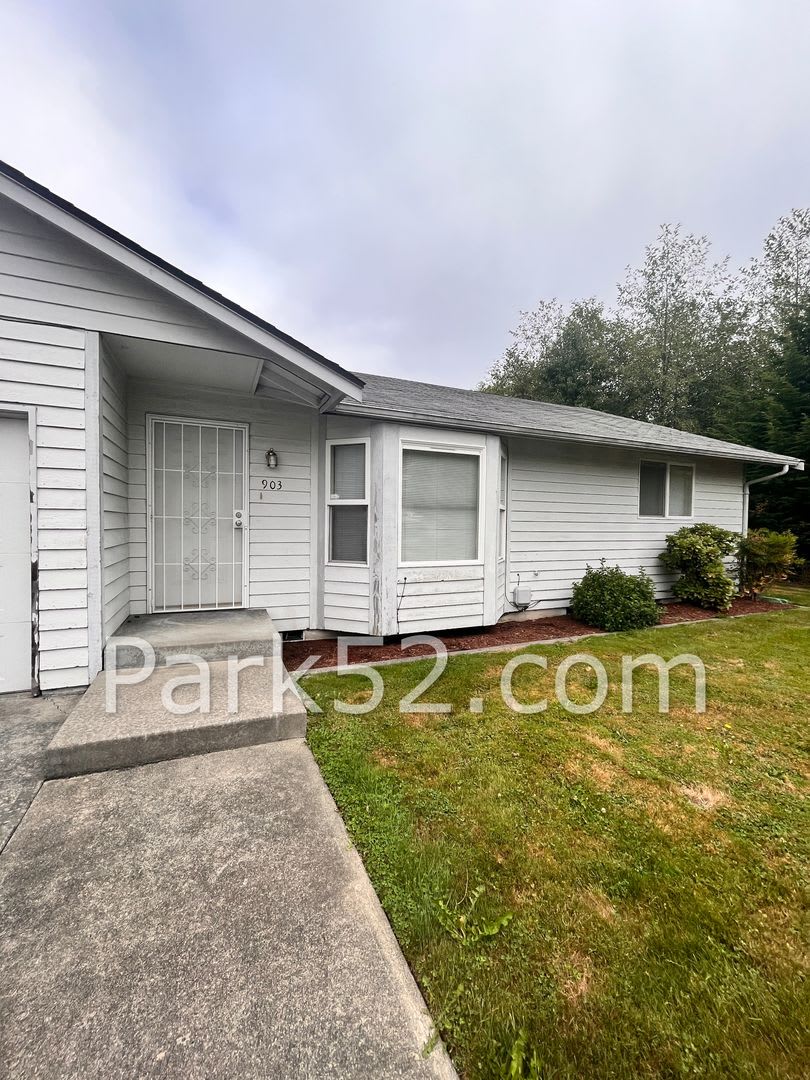 2 Bedroom 1 Bathroom Tacoma Duplex