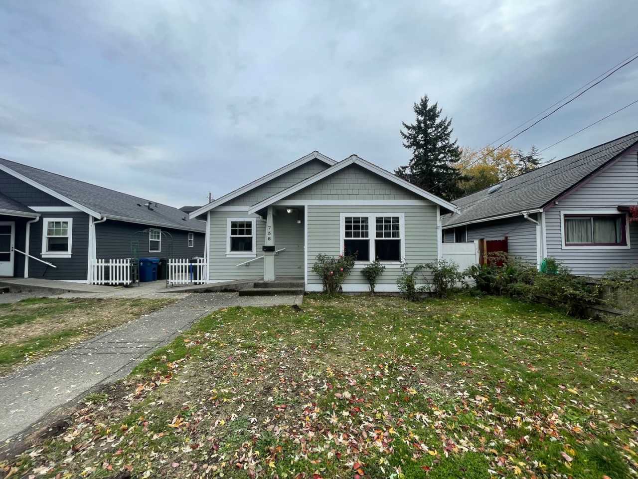 Kent - Cozy 3 bedroom / 2 bathroom Rambler